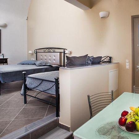 Santa Rinoula Suites Sea Sunset Views Adults Only เมกาโลคอรี ภายนอก รูปภาพ