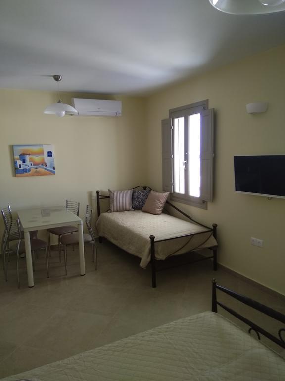 Santa Rinoula Suites Sea Sunset Views Adults Only เมกาโลคอรี ห้อง รูปภาพ