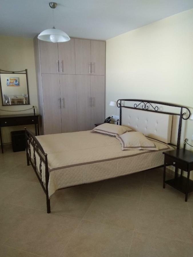 Santa Rinoula Suites Sea Sunset Views Adults Only เมกาโลคอรี ภายนอก รูปภาพ