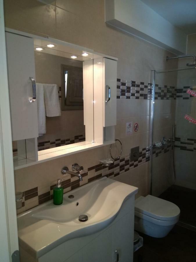 Santa Rinoula Suites Sea Sunset Views Adults Only เมกาโลคอรี ภายนอก รูปภาพ